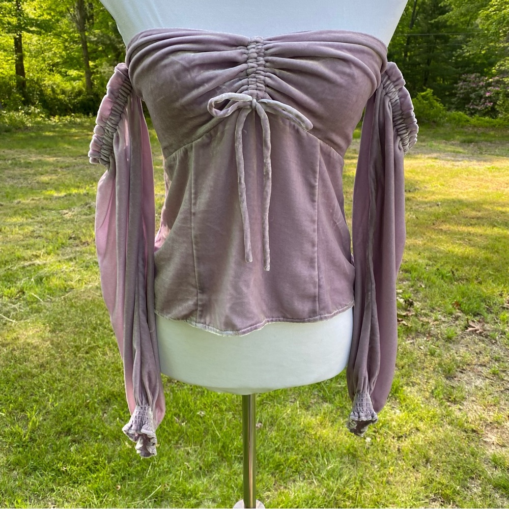INTERMIX TOP LILAC PURPLE VELOUR ON OFF SHOULDER SIZE 4 - Picture 3 of 10